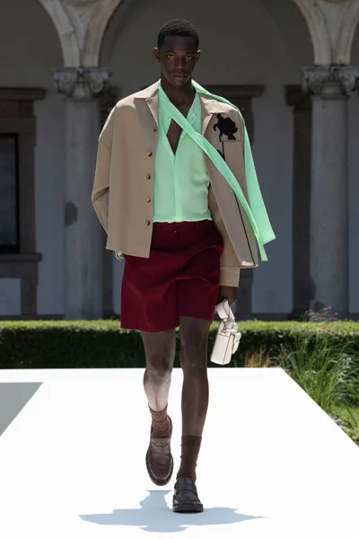 Look 43